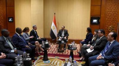 مدبولى: الحكومة ملتزمة بإفساح المجال لتعزيز دور القطاع الخاص فى النشاط الاقتصادى