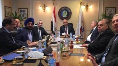 وزير قطاع الأعمال  يبحث مع مجموعة «هندوجا»  التعاون في مجال صناعة المركبات الكهربائية