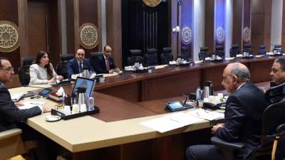 «مدبولي» يوجه بسرعة إنهاء الاتفاقات الخاصة بالشركات التابعة لوزارة قطاع الأعمال المخطط طرحها بالبورصة 