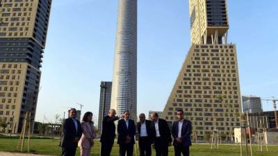 «مدبولى» يتفقد «النهر الاخضر» بالعاصمة الإدارية .. ووزير الإسكان: مُتنزه على مستوى عالميّ