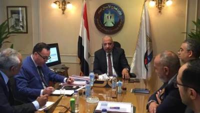 وزير قطاع الأعمال يستعرض مشروعات التطوير العقاري بالدقهلية وكفر الشيخ وأسيوط