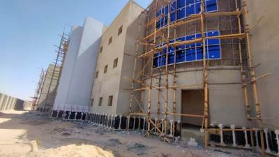 رئيس «قنا الجديدة» يتفقد أعمال تنفيذ مستشفى سعة 175 سريراً ومركز شباب على مساحة 15 فدانا بالمدينة