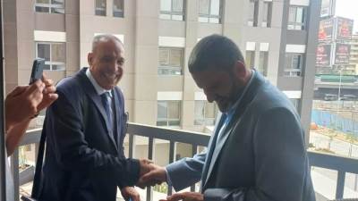 رئيس «جهاز مثلث ماسبيرو» يتابع عملية تسليم وحدات أبراج «الإسكان البديل» لمستحقيها