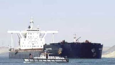 رئيس هيئة قناة السويس : تعاملنا مع عطل سفينة البضائع القادمة من السعودية باحترافية وجاري قطر السفينة  