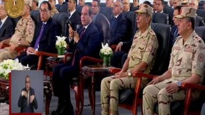 السيسي خلال افتتاحه مصنع «الكوارتز» بالسخنة: المشروعات التي تفتتحها الدولة متاحة للمستثمرين المصريين والأجانب