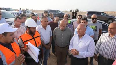 وزير النقل يتفقد مواقع العمل في مشروع تطوير وتوسعة ورفع كفاءة طريق  وادي النطرون العلمين