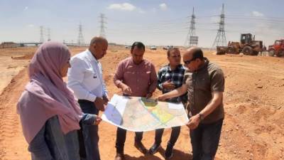 «الإسكان»:بدء تنفيذ الطرق والمحاور بالمناطق المضافة لمدينتي العبور الجديدة والشروق