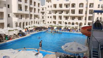 بعد تسليم المرحلة الاولى .. قرب نفاذ وحدات المرحلتين الثانية والثالثة بمشروع «سانتوريني» الساحل الشمالي 