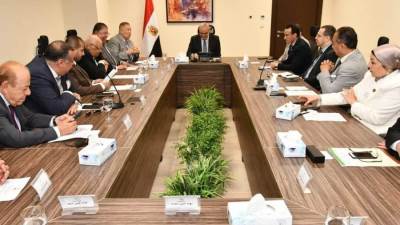 وزير الإسكان يلتقى أعضاء اتحاد المستثمرين لتعزيز فرص المشروعات الاستثمارية بالمدن الجديدة