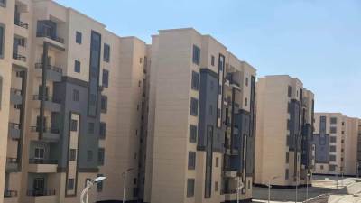 رئيس العبور الجديدة : استكمال أعمال الإنارة وتنسيق الموقع والخدمات بوحدات «سكن كل المصريين» بالحى 14