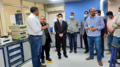 رئيس جهاز  النوبارية الجديدة  يزور أحد مصانع الكيماويات والمستلزمات الزراعية بالمدينة لبحث زيادة الاستثمار 