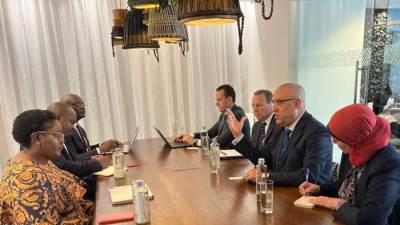 وزير الإسكان يلتقى نظيرته بجنوب إفريقيا لبحث سبل التعاون بين البلدين وعرض التجربة العمرانية المصرية