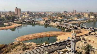 وزير الري  يتابع الموقف التنفيذي لمشروع قناطر ديروط الجديدة