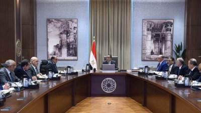 رئيس الوزراء يستعرض التصورات المقترحة لتطوير المنطقة المحيطة بمحطة سكك حديد مصر برمسبس