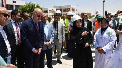 وزير الإسكان يتفقد محطة معالجة الصرف الصحي الثنائية بمدينة بنى سويف الجديدة