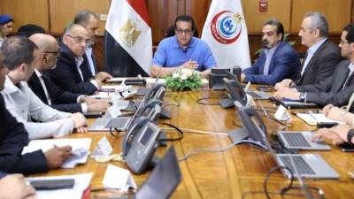 وزير الصحة يوجه بتكثيف الحملات الرقابية على المجازر وأماكن بيع اللحوم والطيور للتأكد من مأمونيتها