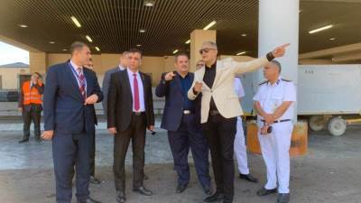 رئيس الشركة المصرية للمطارات يقوم بزيارة مفاجئة لمطار برج العرب 