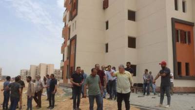 رئيس جهاز العاشر يتفقد وحدات  «سكن كل المصريين»وأعمال الطرق بالمنطقة الصناعية ومنطقة المطورين