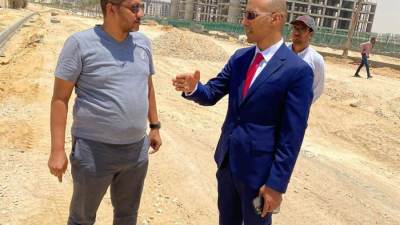 رئيس جهاز القاهرة الجديدة يواصل جولاته التفقدية لمتابعة أعمال المرافق والطرق الجارية بالمدينة