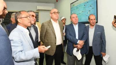 وزير الإسكان ومحافظ البحر الأحمر يتفقدان محطة تحلية «اليسر» بطاقة 80 ألف م3 يومياً 