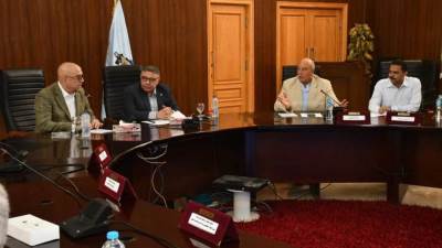 «الجزار» يوجه بدراسة الحلول المناسبة لتوصيل مياه الشرب بالمناطق النائية بالبحر الأحمر 