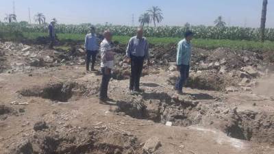 إزالة  18 حالة تعد بالبناء على الأراضي الزراعية بقرى وأحياء مركز سمالوط