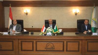 عقب قرار تكليفهم .. محافظ الجيزة  يوجه نواب رؤساء المراكز بمنع التعديات علي أراضي الدولة وتحسين منظومة النظافة