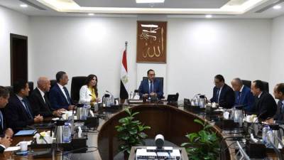 رئيس الوزراء يناقش حزمة حوافز مقترحة لمشروعات المناطق المركزية للأعمال