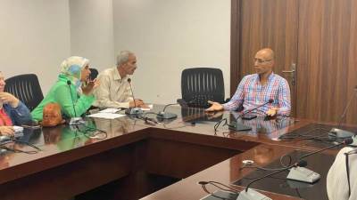 رئيس جهاز القاهرة الجديدة يلتقي سكان دار مصر القرنفل بالتجمع الأول لبحث مقترحاتهم ومطالبهم