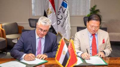 باستثمارات 28.5 مليون دولار..  اقتصادية قناة السويس توقع عقد إنشاء مصنع للملابس الجاهزة 