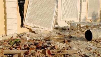 بالصور .. هدم قاعة أفراح مخالفة بميدان العباسية