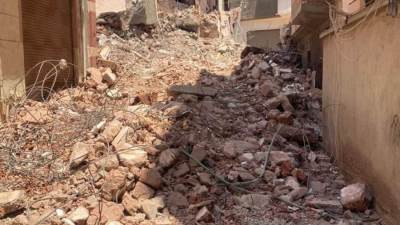 فريق من النيابة الإدارية يعاين عقار رشيد المنهار