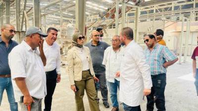 الإسكان:جولة لمسئولي السويس الجديدة بمصنعين بعتاقة لدعم الاستثمارات وتذليل العقبات