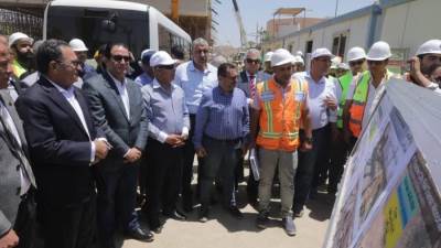 وزير النقل ووفد برلماني  في جولة تفقدية موسعة لمشروع مونوريل غرب النيل