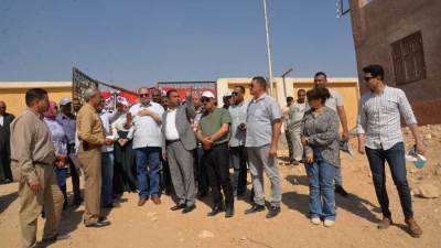 محافظ أسيوط يتفقد موقع إنشاء سوق حضري بالكوم الأحمر بالبداري