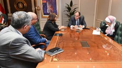 وزير الصناعة خلال لقائه بمسؤولي «جنرال موتورز»:الحكومة حريصة على جذب الشركات العالمية لتوطين صناعة السيارات فى مصر