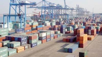 على متنها 63 ألف طن قمح .. ميناء دمياط يستقبل سفينة قادمة من روسيا