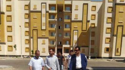 رئيس جهاز حدائق العاصمة يتفقد مشروعات الطرق والإسكان الجاري تنفيذها بالمدينة