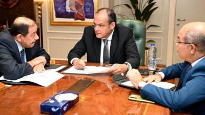 وزير التجارة يستعرض تطورات مشروع منطقة المثلث الذهبي بالصحراء الشرقية