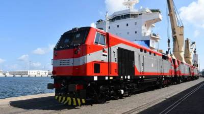 النقل : وصول 20 جرار  سكة حديد جديد إلى ميناء الإسكندرية