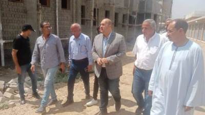 نائب محافظ الجيزة يتفقد مشروع السوق الحضاري الجديد ومشروع الصرف الصحي بمدينة العياط