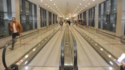 «الطيران» تنفي إيقاف المشاية الكهربائية بمطار القاهرة لخفض استهلاك الكهرباء