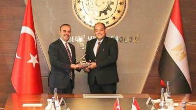 وزير الصناعة:بحث إمكانية إنشاء منطقة صناعية تركية في مصر