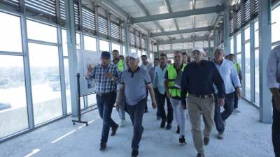 وزير النقل يتفقد مواقع العمل بالمرحلة الثانية من مشروع تطوير الطريق الدائري