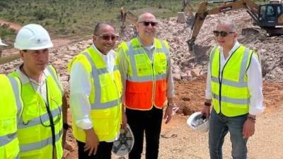 للمرة الأولى.. وزير الإسكان يتفقد مشروعات تنزانيا «وحيداً»