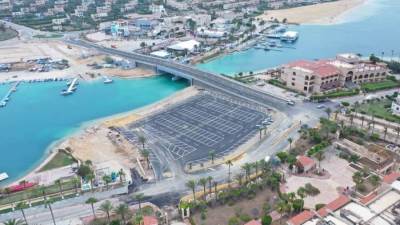 معاون وزير الإسكان يتفقد مشروعات التطوير الجارى تنفيذها بمركز مارينا العلمين السياحى