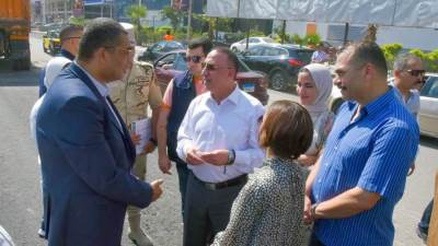 محافظ الإسكندرية يتابع أعمال رصف وإعادة الشيء لأصله بمنطقة سموحة