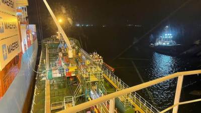 نجاح أول عملية تموين سفينة حاويات بالوقود الأخضر بميناء شرق بورسعيد