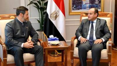 وزير الصناعة: مهتمون بتنمية صناعة السيارات وتقديم حوافز كبيرة للمستثمرين