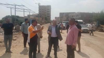 نائب محافظ الجيزة يتفقد مشروع التطوير والرصف  بطريق طراد النيل بمركز منشأة القناطر